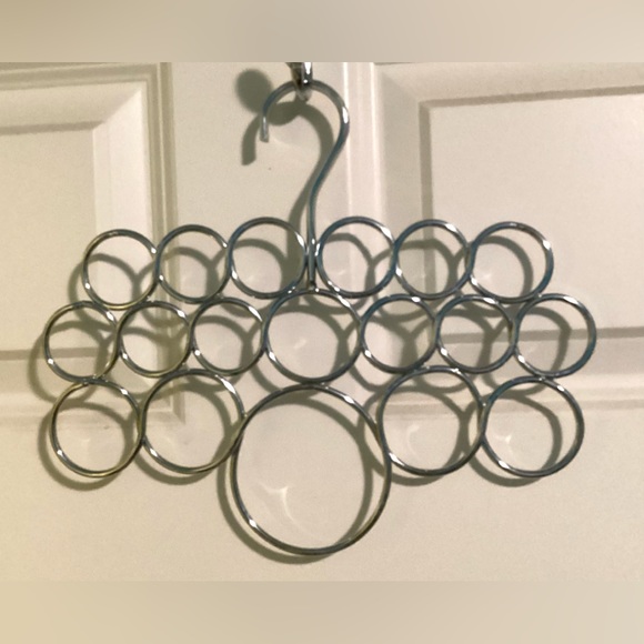 Inter design scarf/tie/belt organizer. 18 spaces - Picture 3 of 4